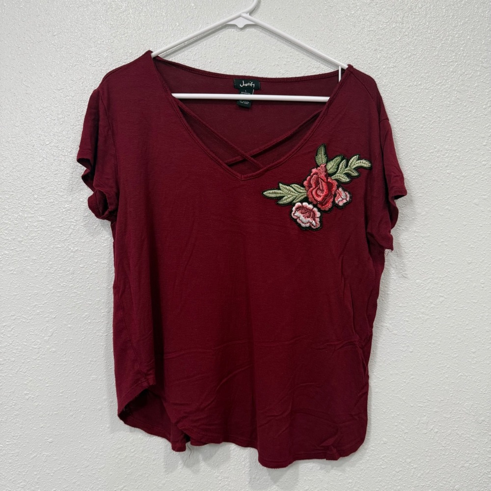 Justify Burgundy V Neck Embellished Floral Short Sleeve T Shirt Women's Large